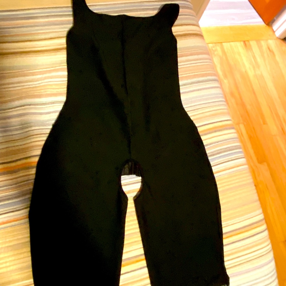 Bought two sizes didn’t use this one. Fits great love the material. A 6 XL = XL